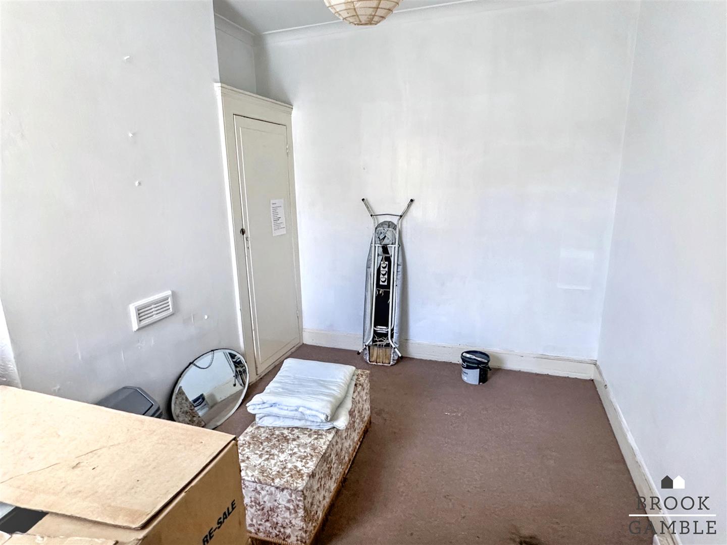 4 Bedroom House - Terraced. Willowfield Square in Eastbourne,  10
